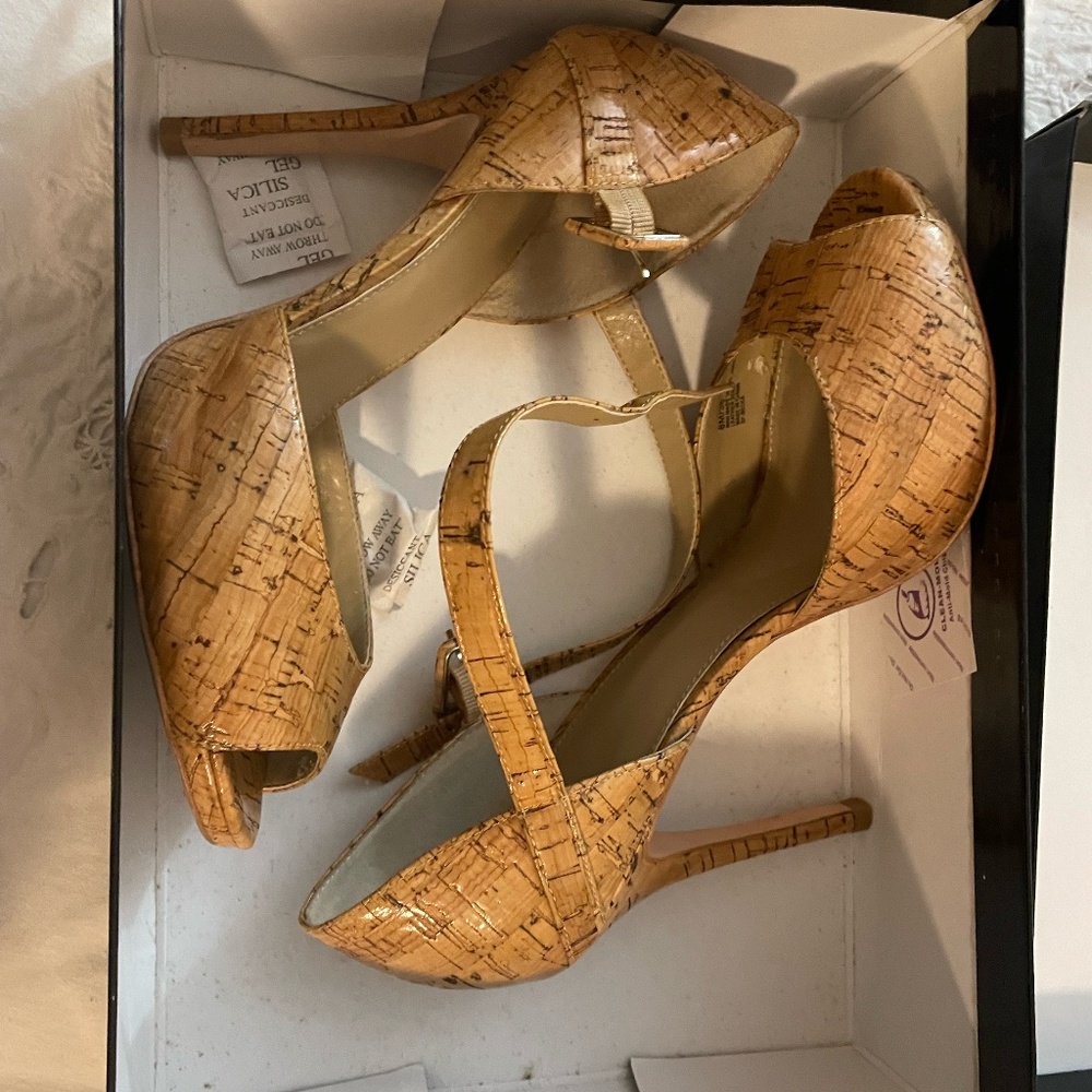 SACKS FIFTH AVENUE - SHOES - NEW